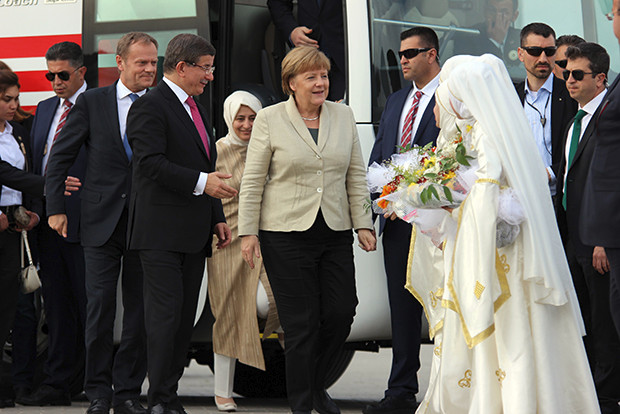 BAŞBAKAN DAVUTOĞLU VE AVRUPALI LİDERLER, NİZİP'TE SURİYELİLERLE BULUŞTU