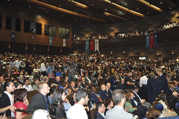 HKÜ’de mezuniyet coşkusu