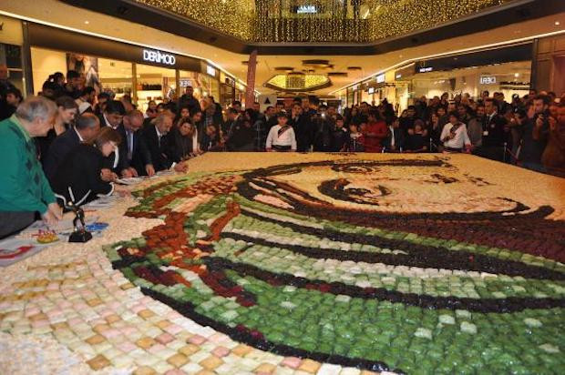 Baklavadan en büyük mozaik rekoru