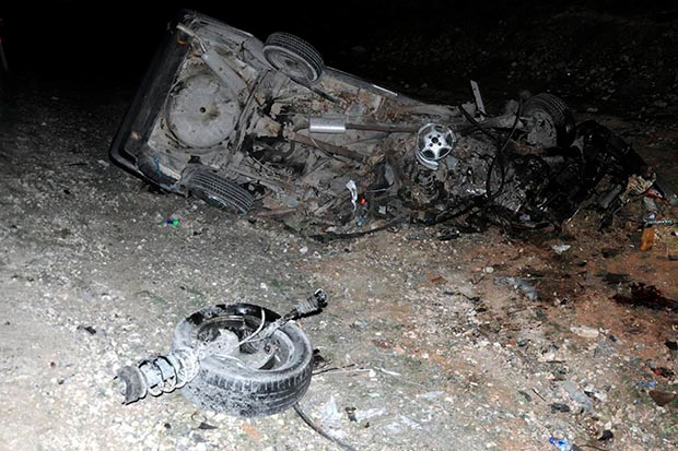 Gaziantep'te otomobiller kafa kafaya çarpıştı