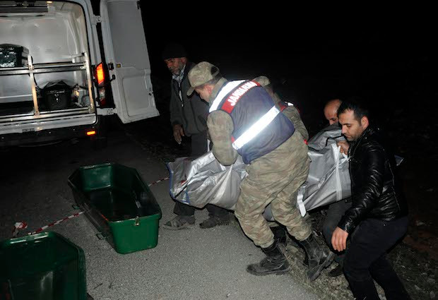 Gaziantep'te otomobiller kafa kafaya çarpıştı