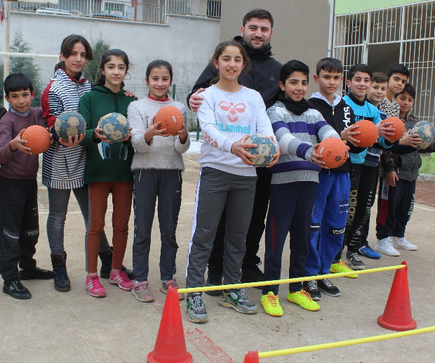 Küçük hentbolcuların 10 topla gelen şampiyonluğu 