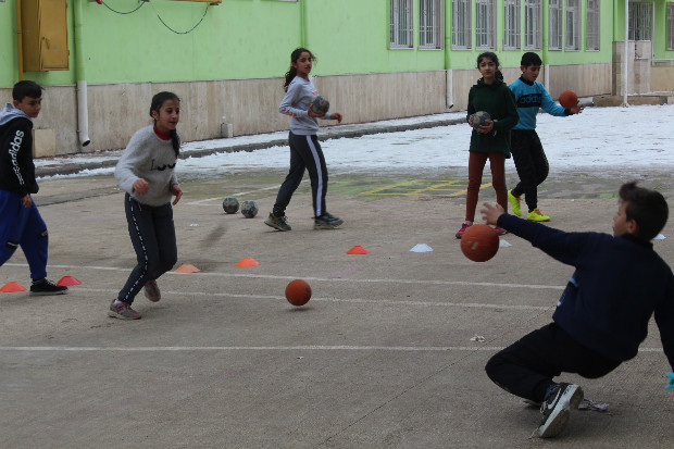 Küçük hentbolcuların 10 topla gelen şampiyonluğu 