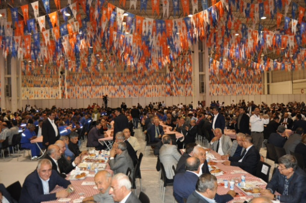 Başbakan Davutoğlu Gaziantep'te STK'larla buluştu