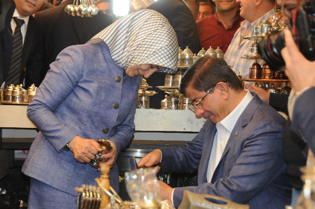 Başbakan Davutoğlu Gaziantep'te STK'larla buluştu