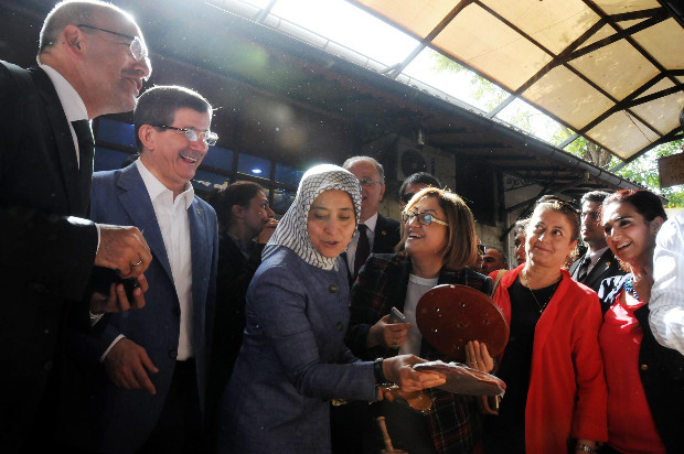 Başbakan Davutoğlu Gaziantep'te STK'larla buluştu