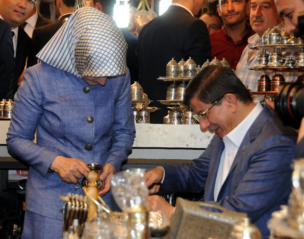 Başbakan Davutoğlu Gaziantep'te STK'larla buluştu