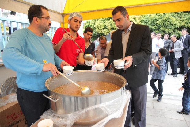 Büyükşehir, 100 bin kişiye aşure dağıtacak