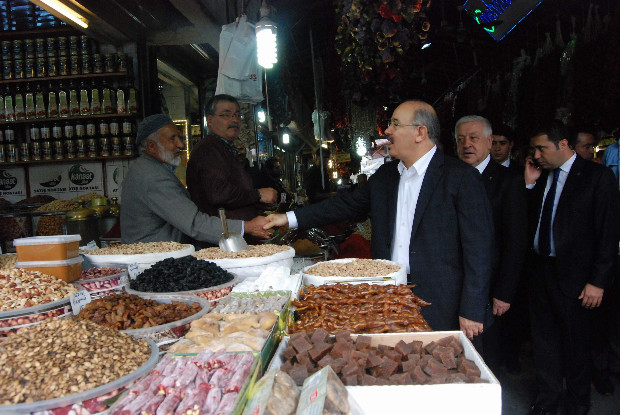 Uzer ve Çelik Gaziler Caddesi esnafını ziyaret etti