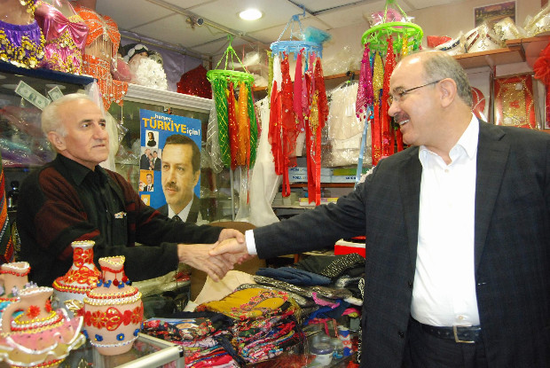 Uzer ve Çelik Gaziler Caddesi esnafını ziyaret etti