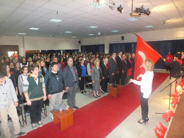 GKV’li öğrenciler Cumhuriyet Güncesini sahneledi