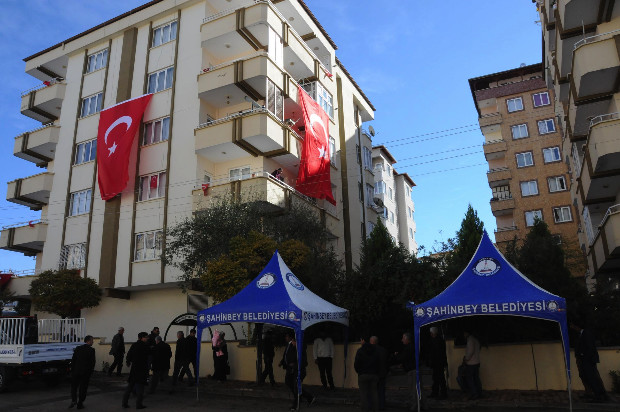 Gaziantep’te şehit evine ateş düştü