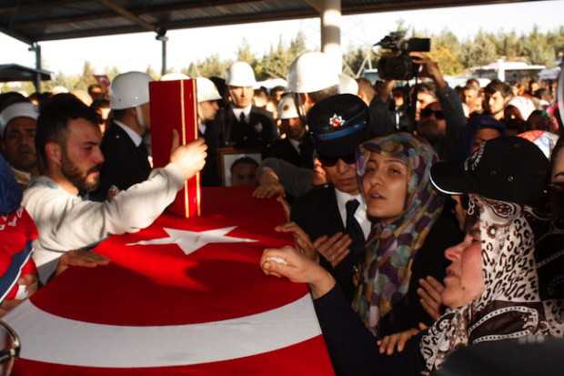 Gaziantep’te şehit evine ateş düştü