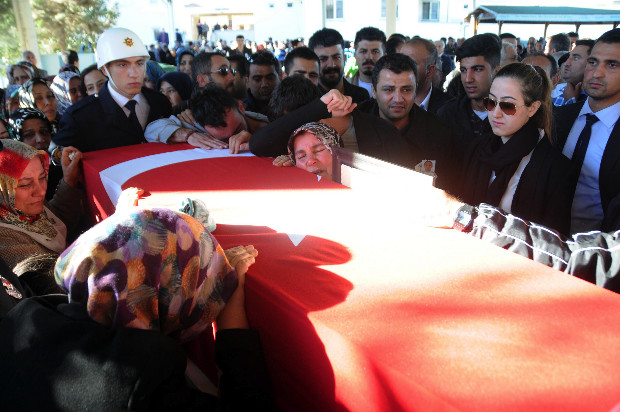 Gaziantep’te şehit evine ateş düştü