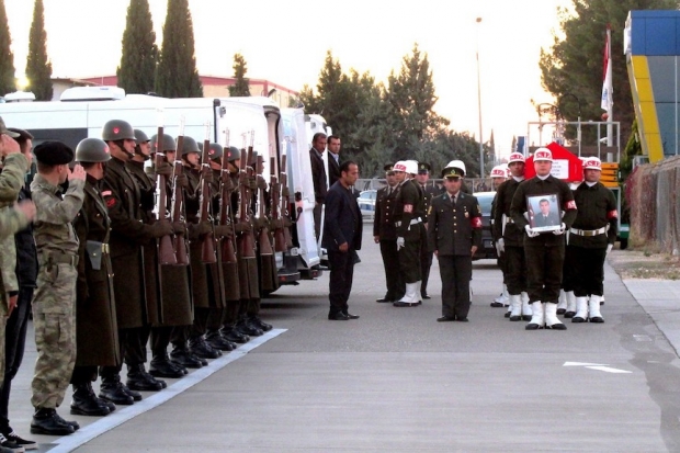 Fırat Kalkanı şehitleri memleketlerine uğurlandı