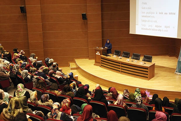 Doç. Dr. Huriye Martı, GAÜN’de konferans verdi