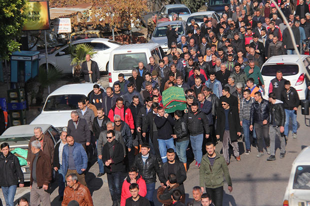 Mersin'de selde hayatını kaybeden çift gözyaşlarıyla uğurlandı