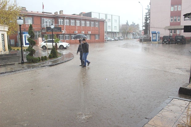 Yağmur yüzleri güldürdü