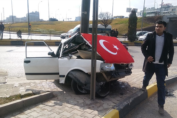 Asker uğurlama için süslediği aracıyla kaza yaptı