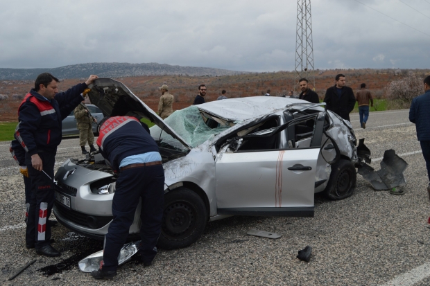 Otomobiller çarpıştı: 1 ölü, 5 yaralı