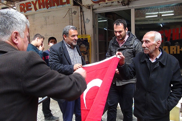 Zeytin dalı harekatına bayraklı destek