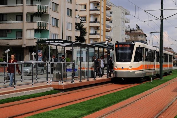 Öğretmenlere Öğretmenler Günü'nde tramvay ve otobüsler ücretsiz