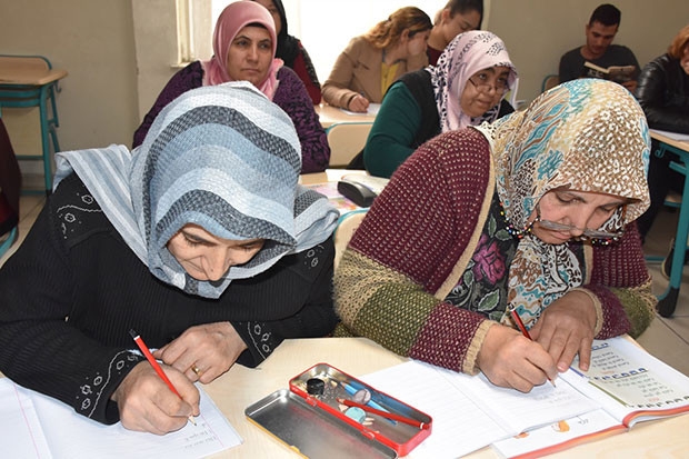 3700 kişi okuma-yazma öğrendi