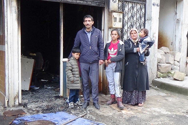 İş yeri kül olan berber yardım bekliyor