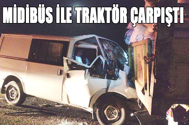 Midibüs ile traktör çarpıştı