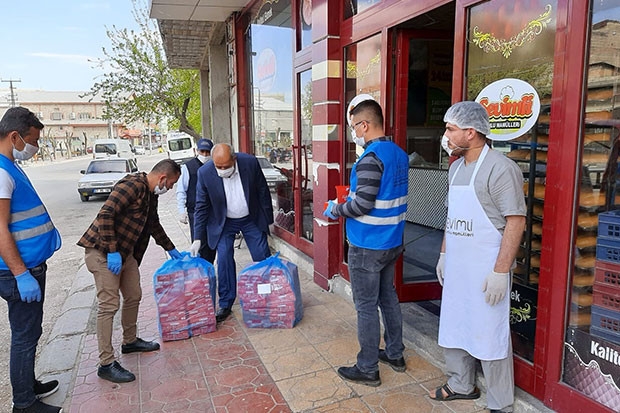 Kamu çalışanları ve esnafa maske desteği