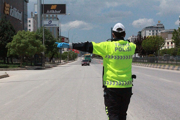 Trafik denetimleri sürüyor