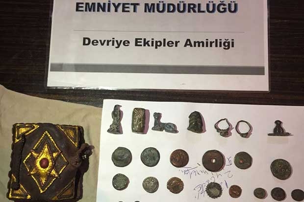 Tarihi eser kaçakçıları yakayı ele verdi