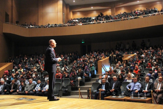 HKÜ'den öğrencilere motivasyon semineri