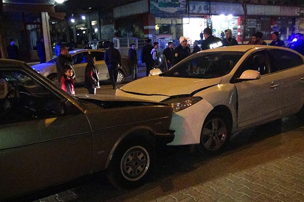 Polisten kaçan zanlı önce kaza yaptı, sonra da kafasına silah dayadı