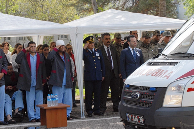 Silah arkadaşlarını böyle uğurladılar