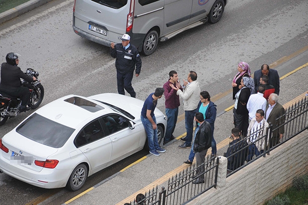 Trafikte yol verme kavgası