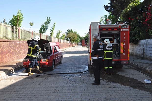 Seyir halindeki otomobil yandı