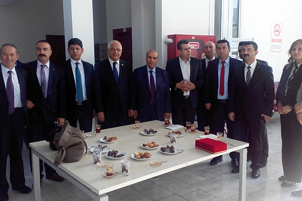 AK Partili Erdoğan, öğrencilerle buluştu