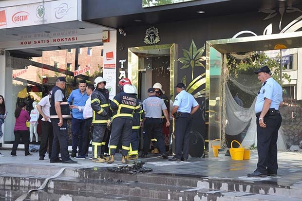 Gaziantep'te gelinlik mağazasında yangın çıktı