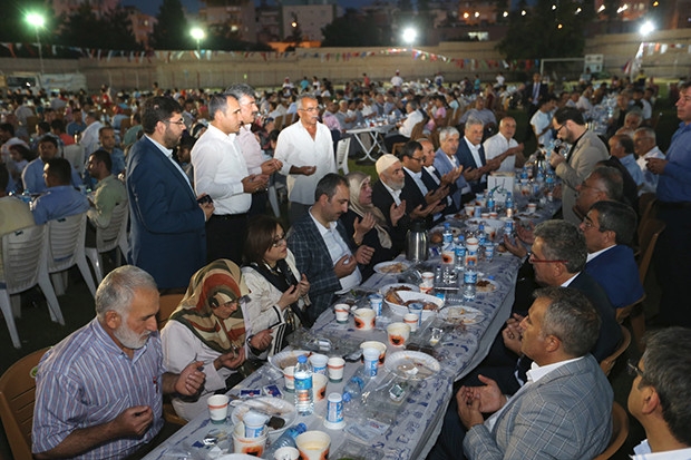 Şahin, Nizipliler ile iftarda buluştu