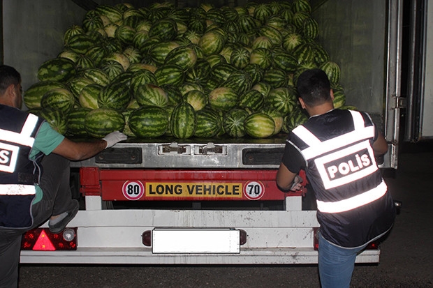 Karpuz yüklü TIR’da 400 kilo esrar ele geçirildi