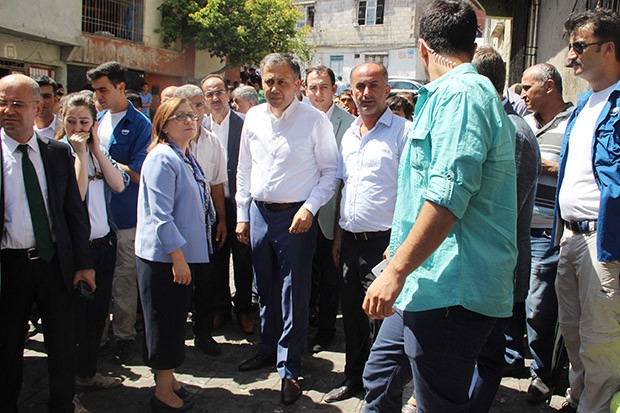 Gaziantep Valisi Ali Yerlikaya olay yerinde inceleme yaptı