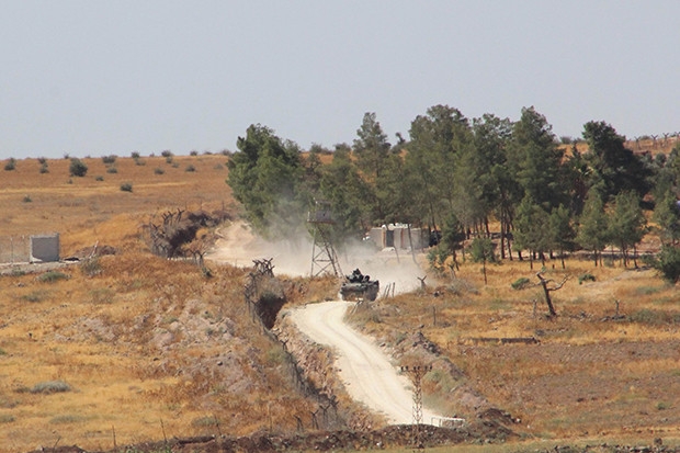 Sınırın iki yakasında büyük hareketlilik sürüyor