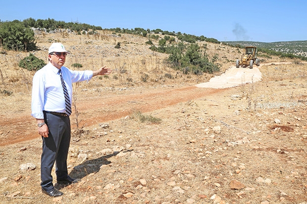 Şehitkamil'de açılan arazi yolları çiftçiyi memnun etti