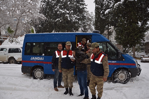 Jandarma, hırsızları suçüstü yakaladı