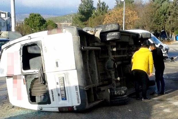 Gaziantep'te 2 işçi servisi birbirine girdi