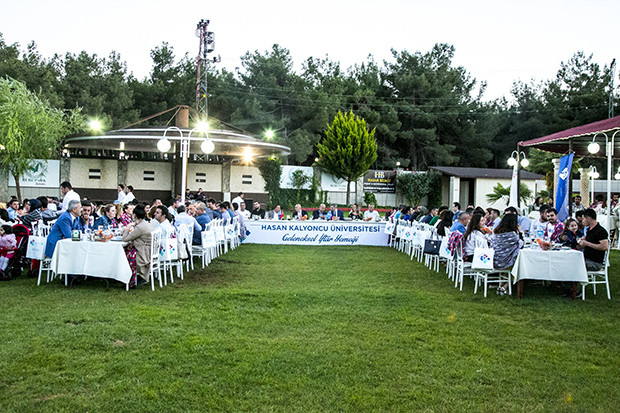 Eğitim camiası HKÜ’nün iftar yemeğinde buluştu