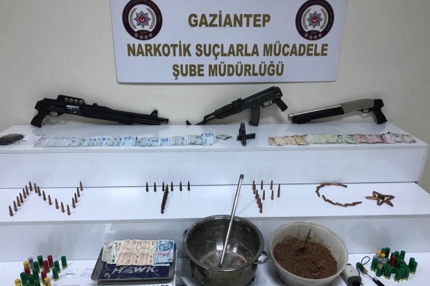 Polis uyuşturucu tacirlerine göz açtırmıyor