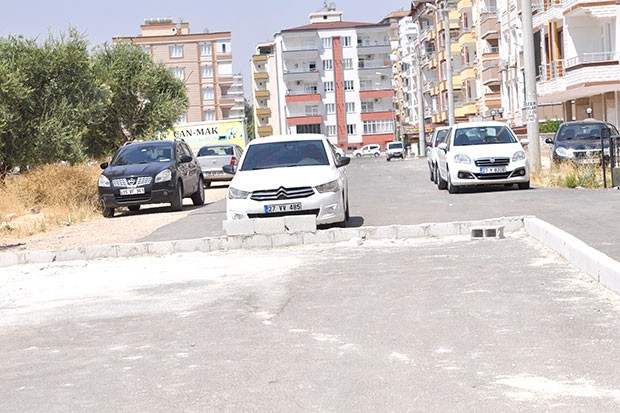 ‘Tapulu arazim’ deyip yolu kapattı