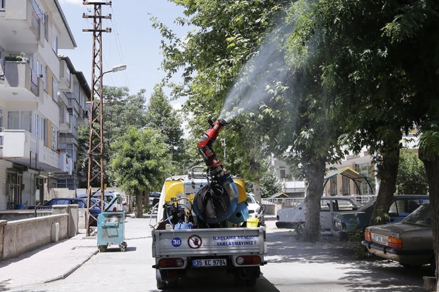 Büyükşehir ilaçlamaya devam ediyor